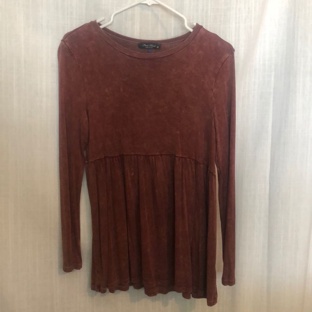 Burnt orange long sleeve top.